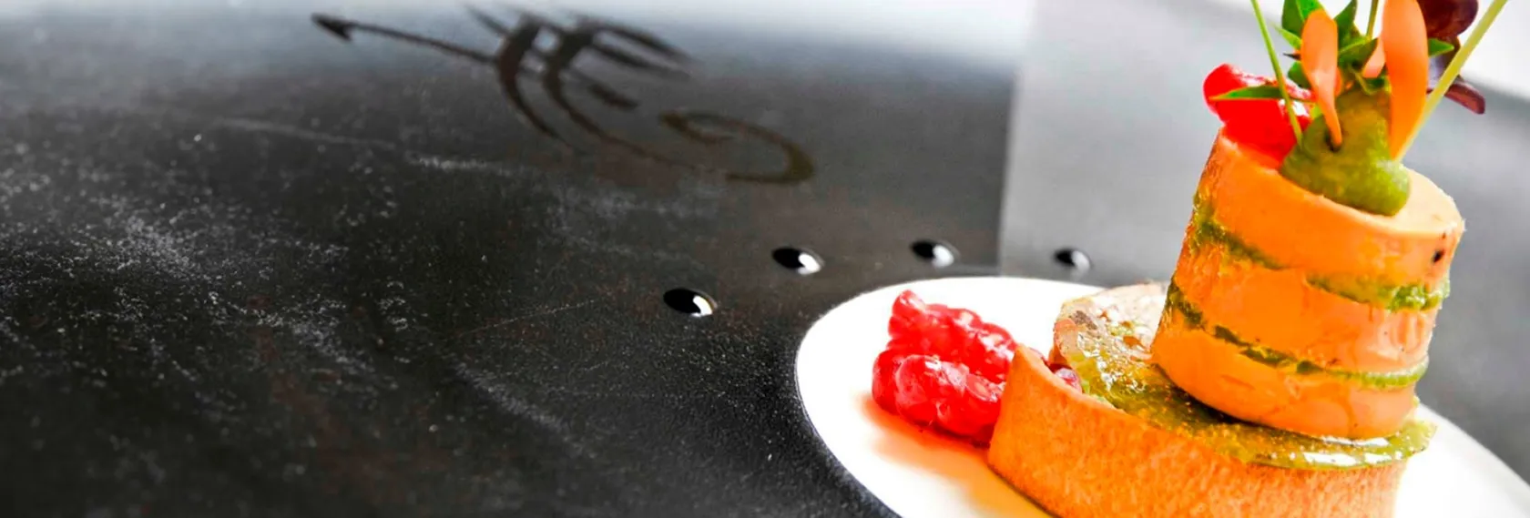 Plat traiteur gastronomique en millefeuille, service traiteur à Luzy (58)